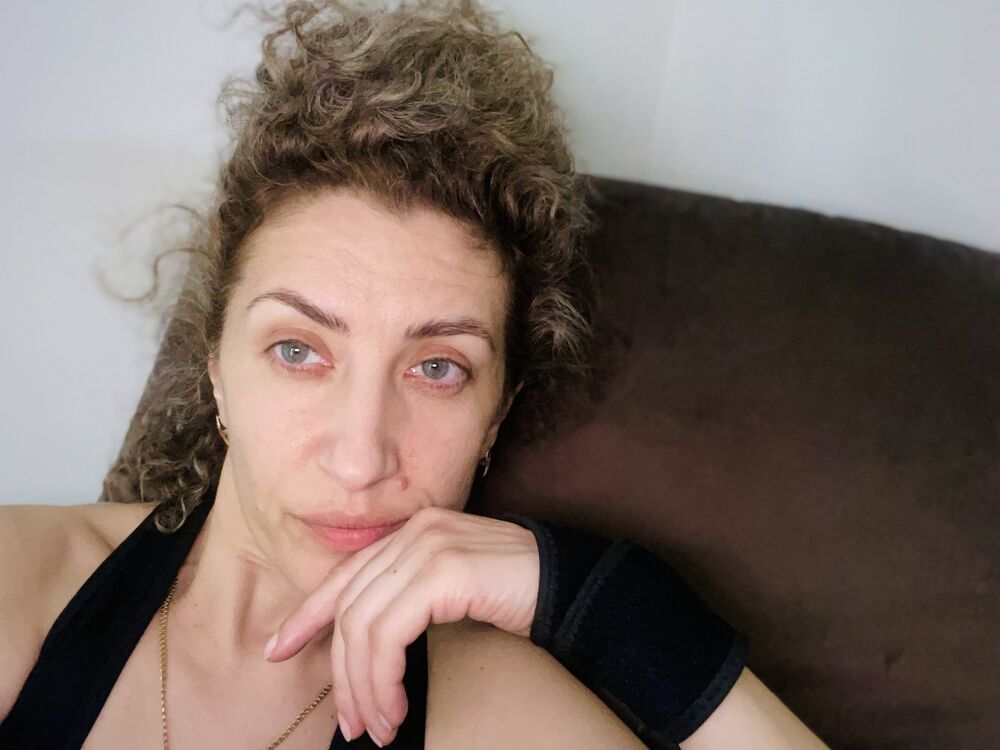  ,   Crisy, 42 ,   