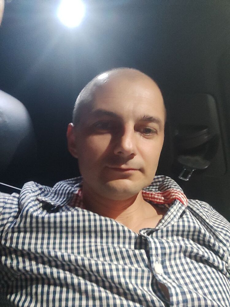  ,   Viktor, 39 ,   ,   