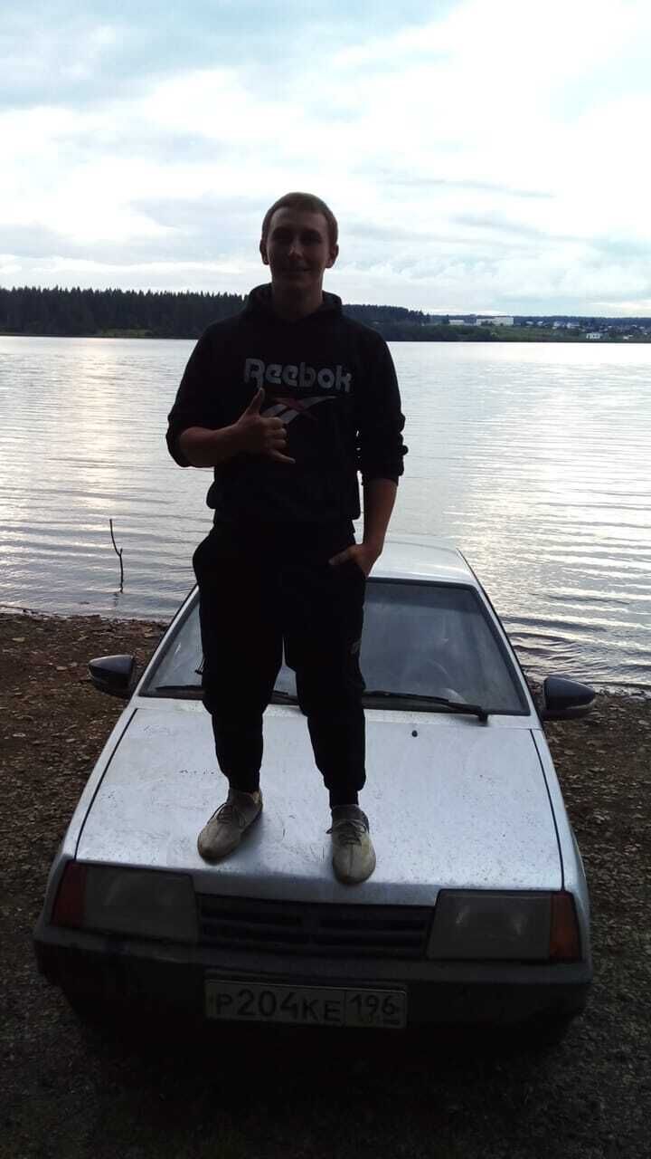  28484120  Denis, 24 ,    