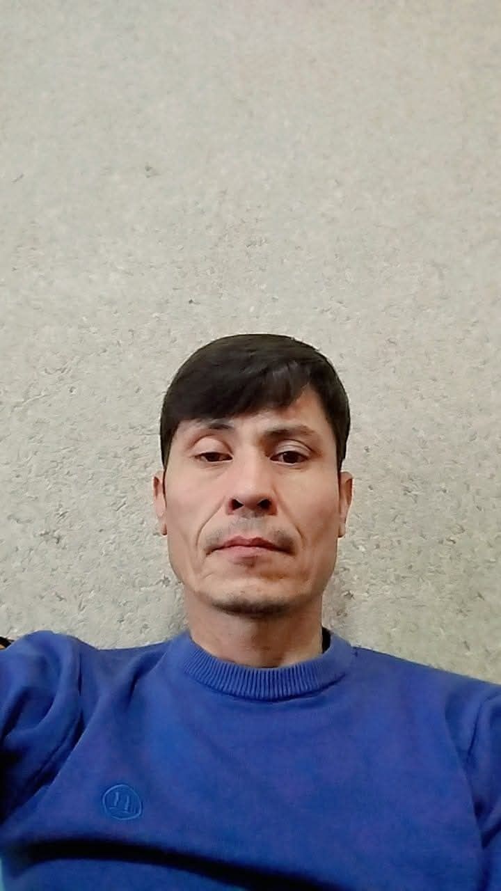 48302320  Kamol, 46 ,    