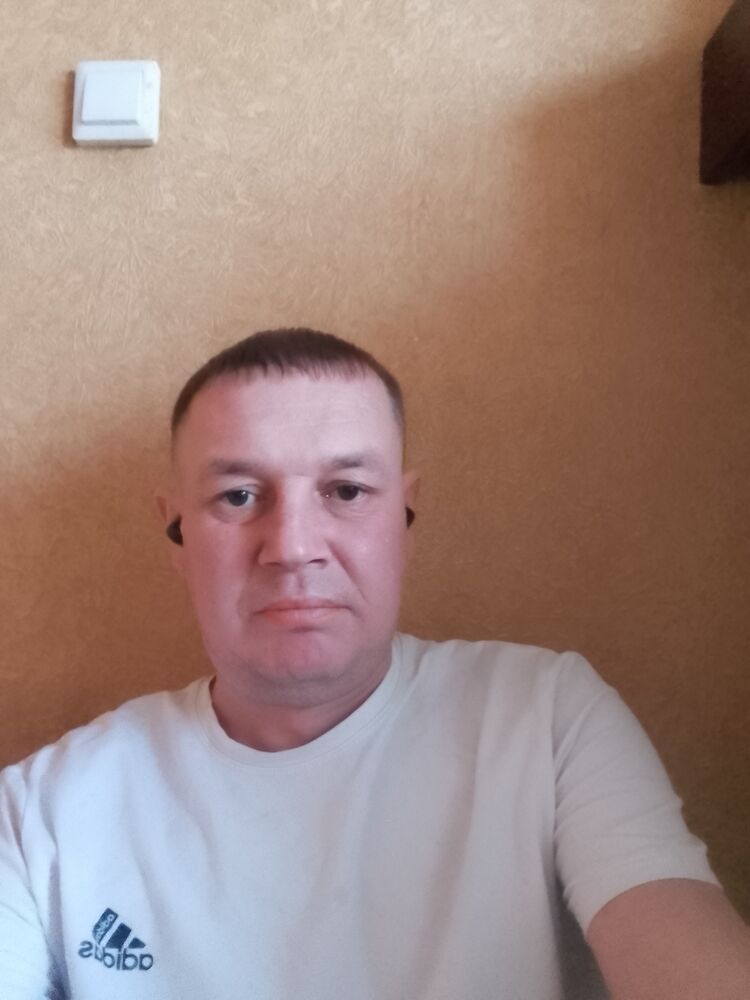  ,   Oleg, 44 ,   ,   