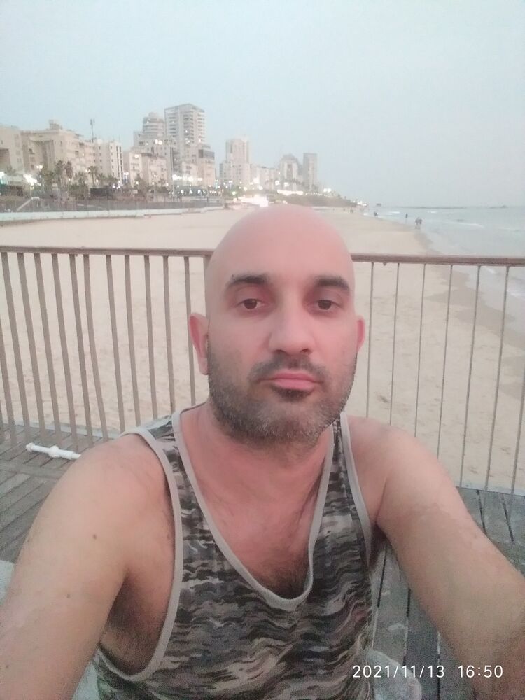  24394110  Felix, 45 ,    