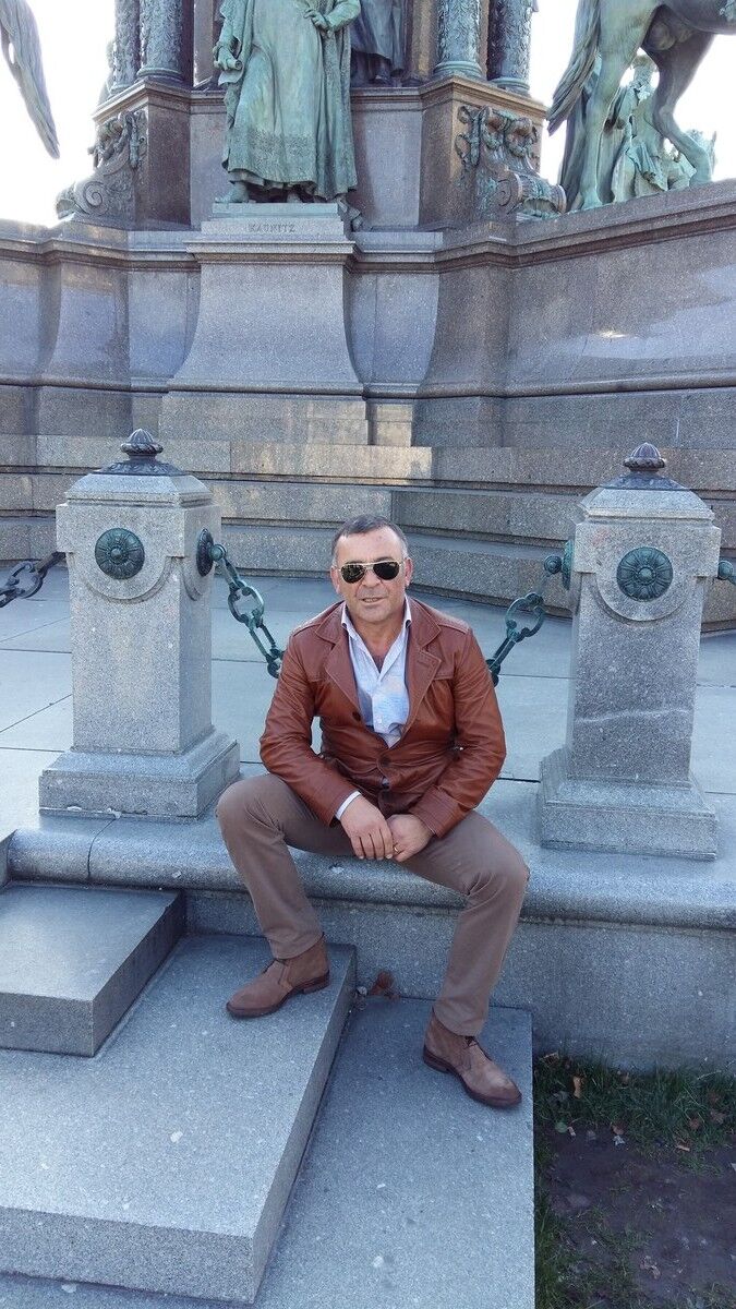  ,   Garik, 53 ,  
