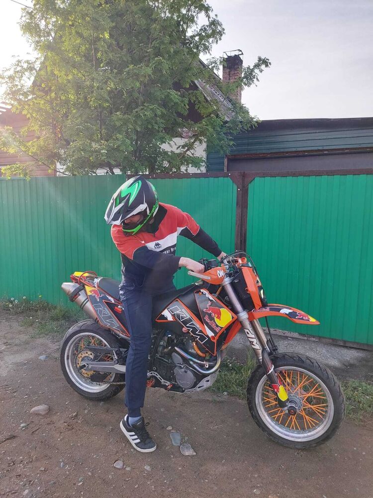  ,   Denis, 37 ,   ,   