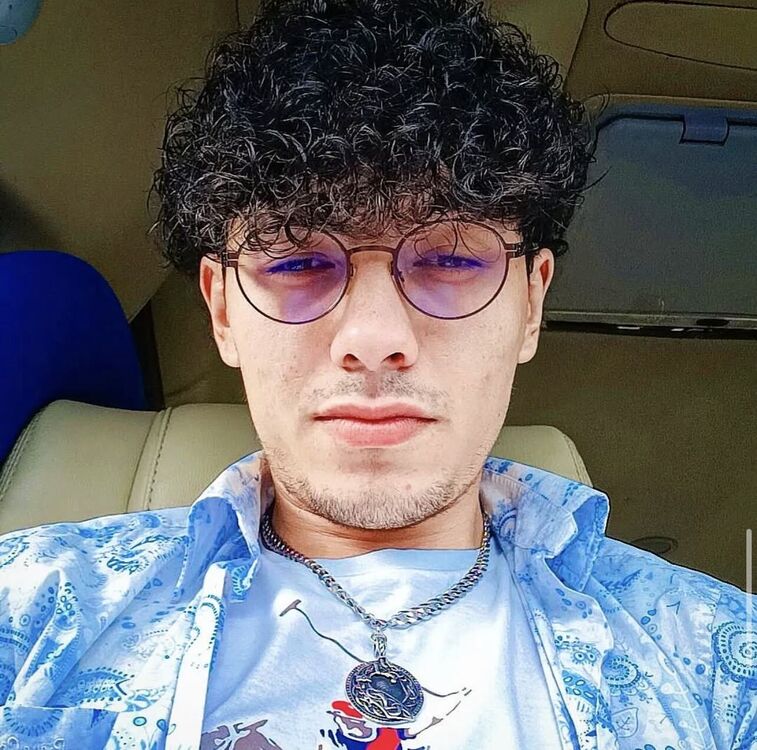  52858510  Abdulkhakim, 28 ,    