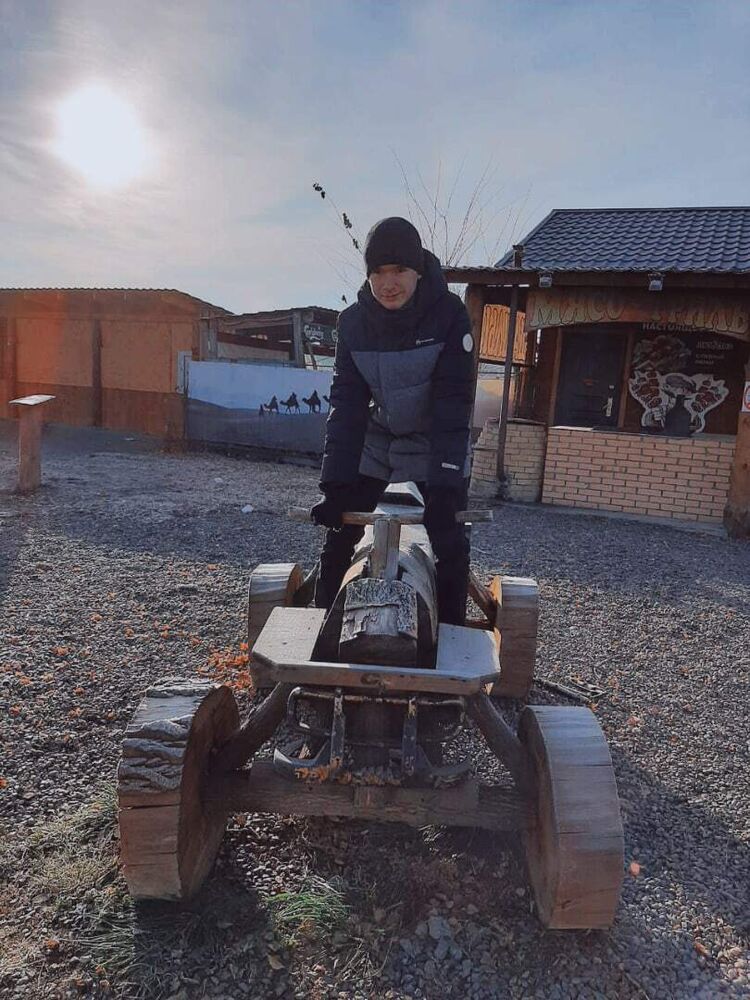  46985870  , 19 ,    