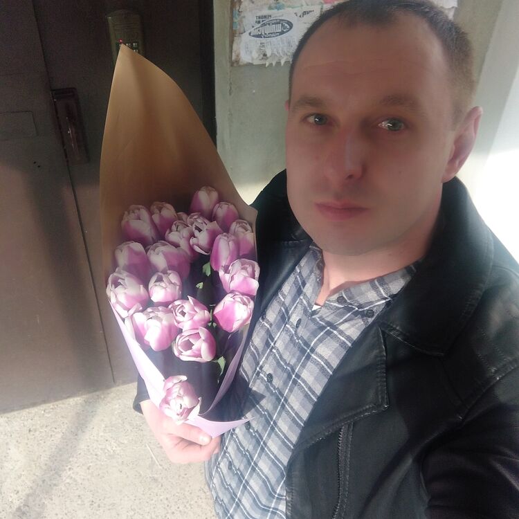  25789720  Ivan, 36 ,    