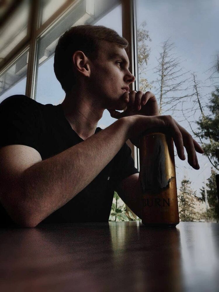  54477010  Dima, 19 ,    