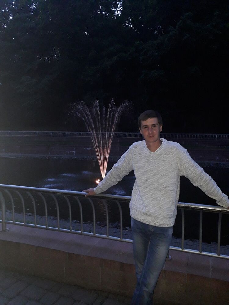  16495570  Eduard, 35 ,    