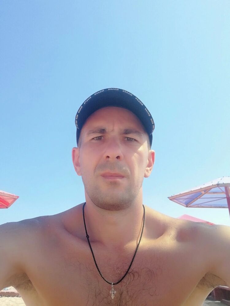  44270220  Vlad, 42 ,    