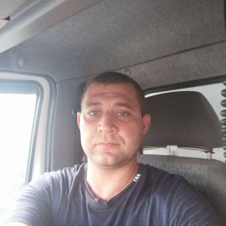  35477210  Konstantin, 37 ,    