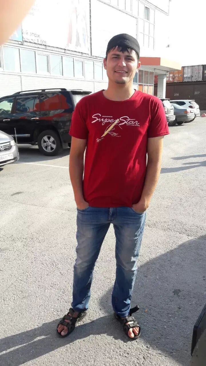  41922750  Abdukodir, 31 ,    