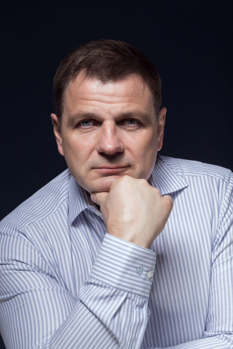  53411670  James philip, 55 ,    