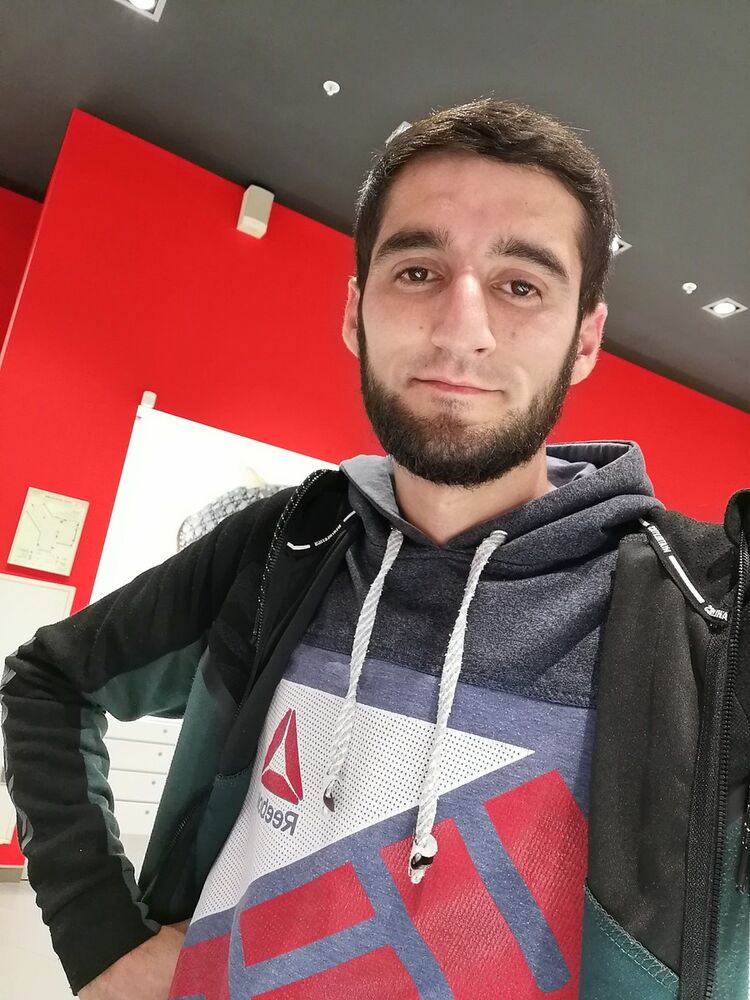 ,   Alijon, 32 ,  