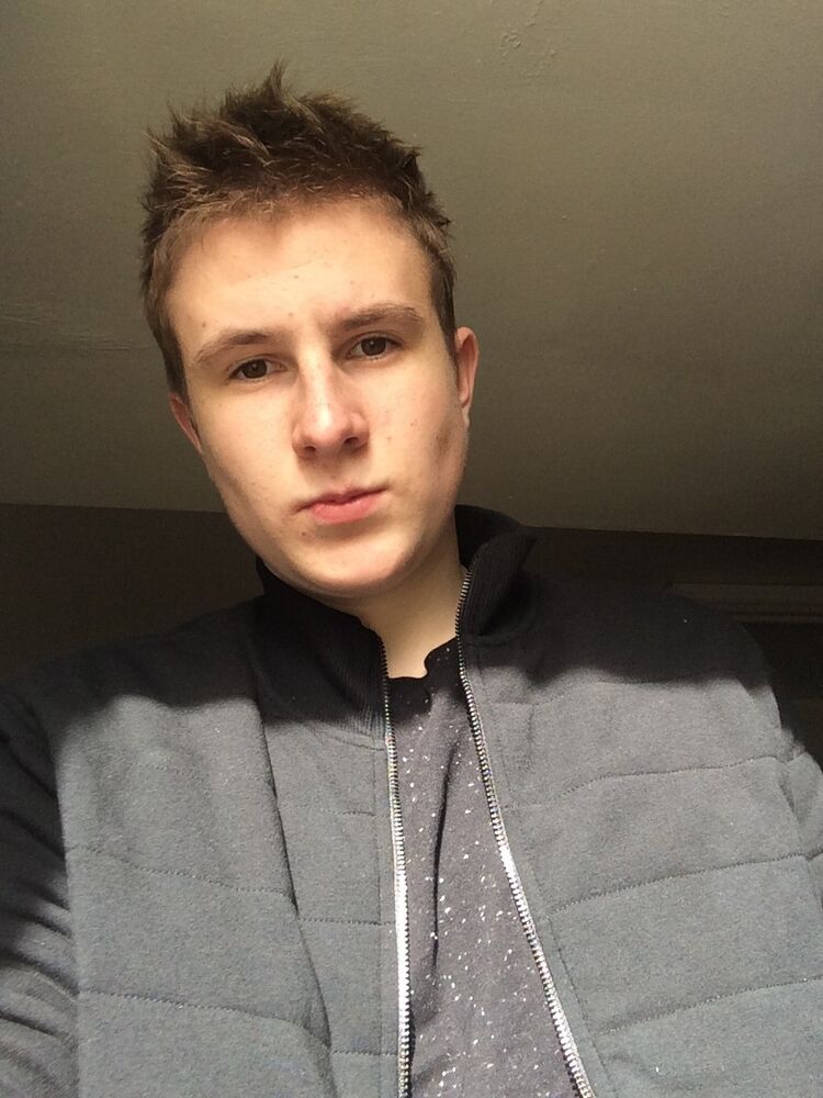  10187170  Daniil, 26 ,    