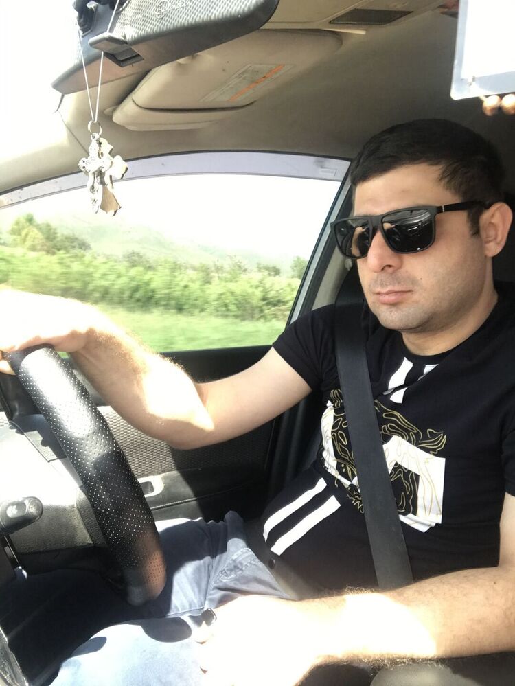  31307400  Vlad, 35 ,    