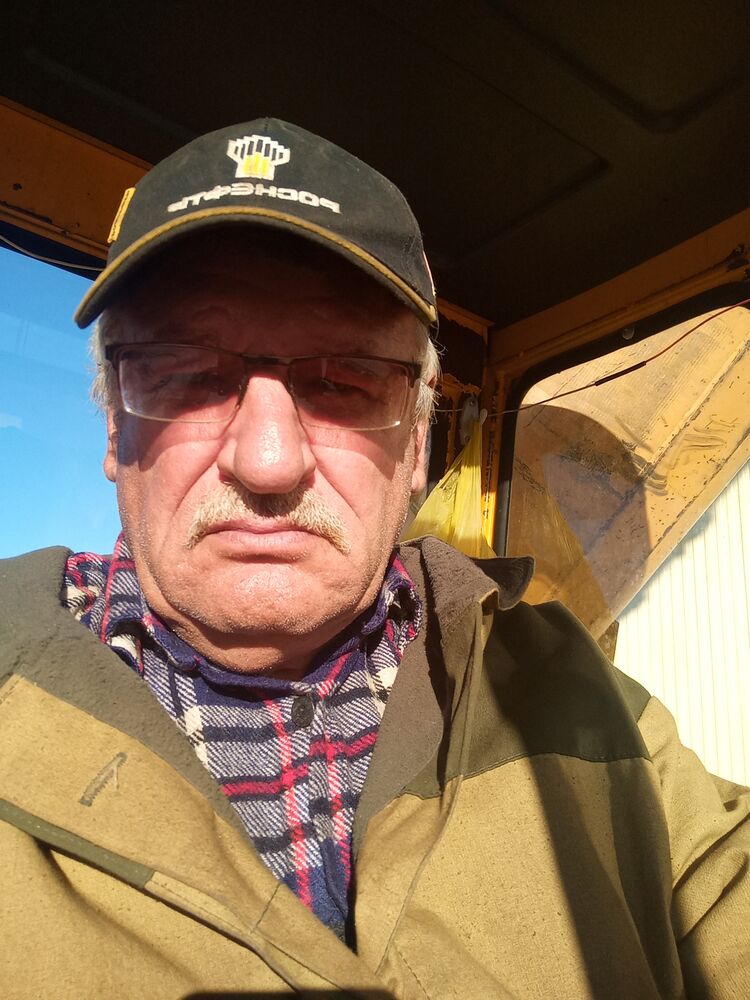  29390650  Aleksandr, 64 ,    