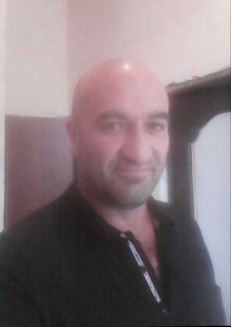  54105310  David, 48 ,    