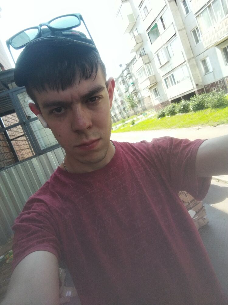  48579090  Eduard, 23 ,    