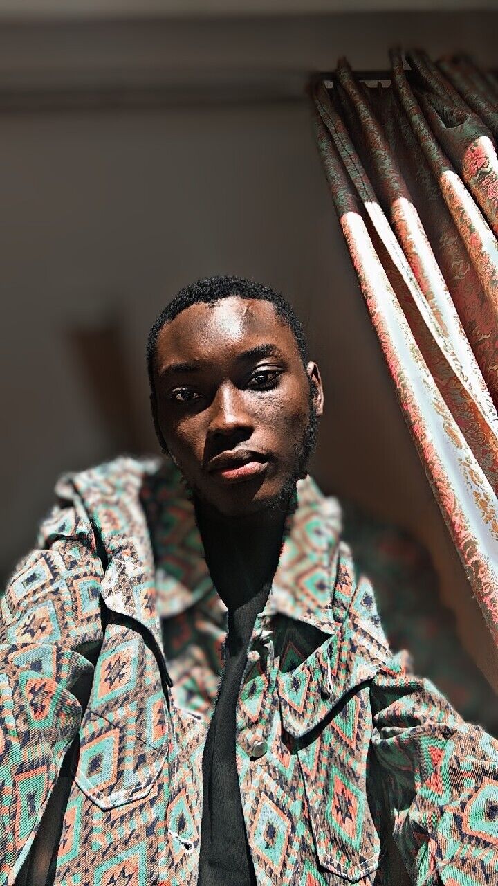  54069810  Divin, 21 ,    