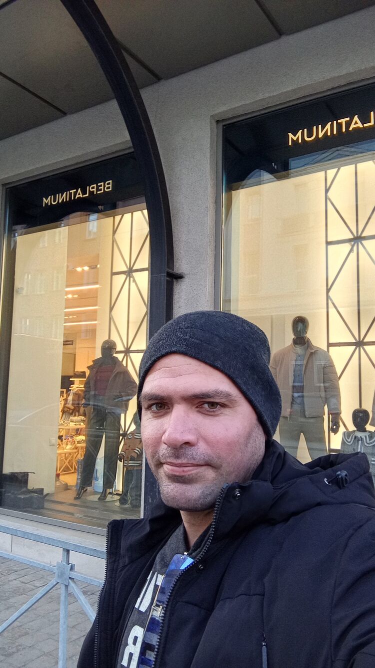  51928890  Alejandro, 33 ,    