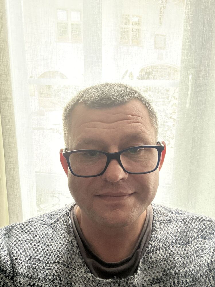  Bourg-de-Thizy,   Maksim, 46 ,   ,   , c , 