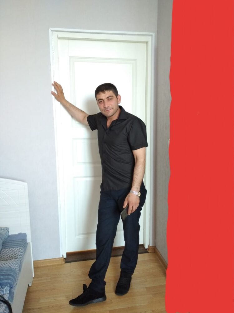  35769800  Arshak, 42 ,    