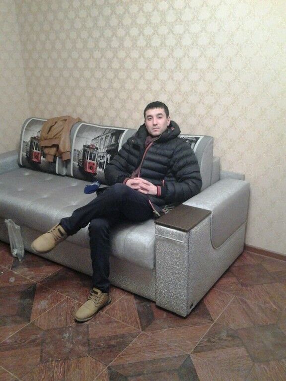  8322110  Farik, 36 ,    