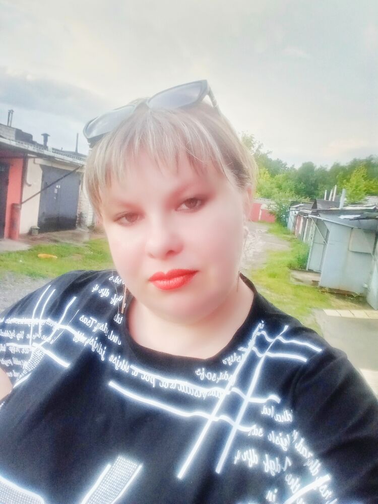  52224140  Elena, 37 ,    