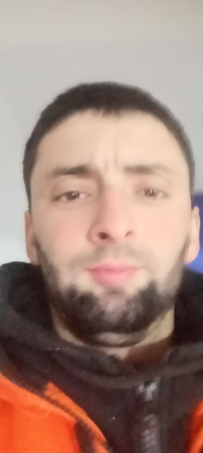  49185360  Andrei, 26 ,    