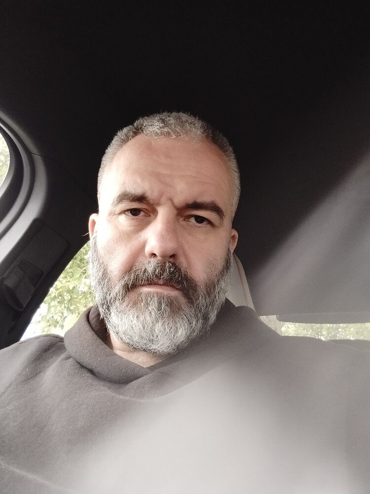  54347800  Pavel, 47 ,    