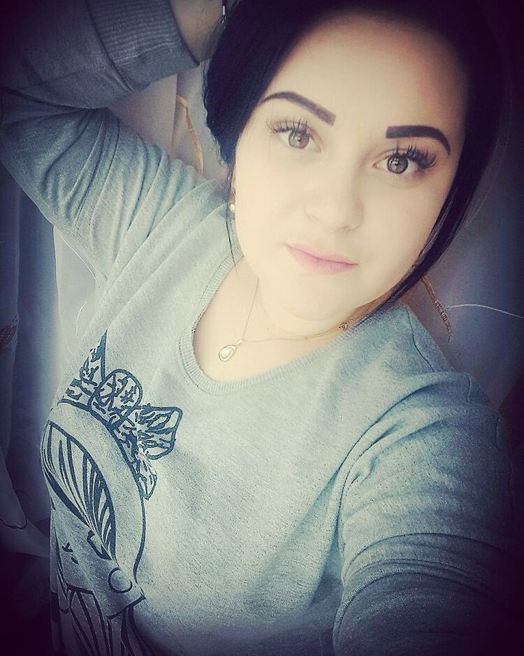  ,   Julia, 29 ,  