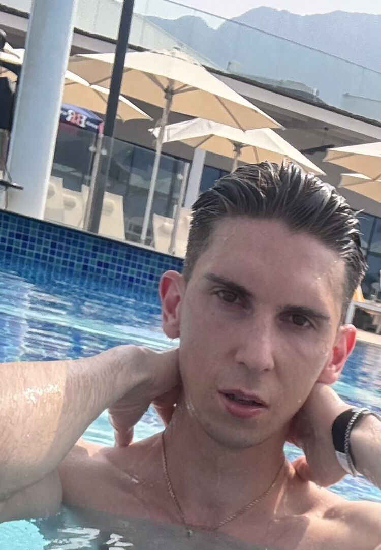 48334270  Denis, 27 ,    