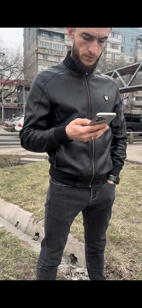  45115030  Artur, 41 ,    
