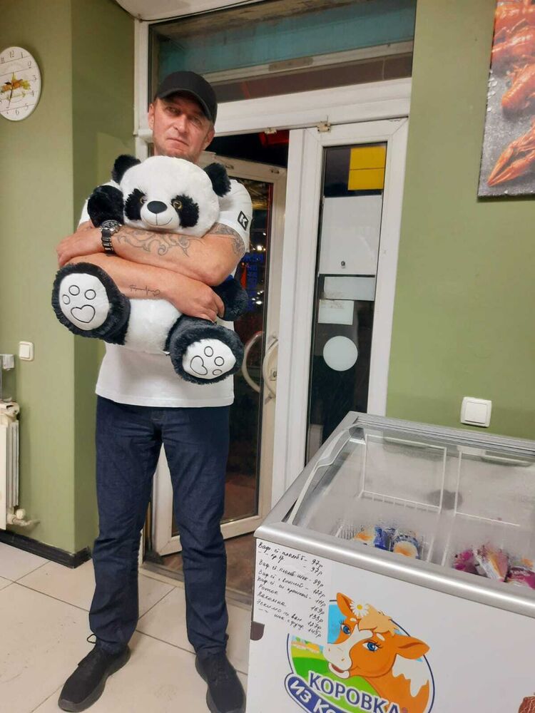  ,   Viktor, 45 ,   c 