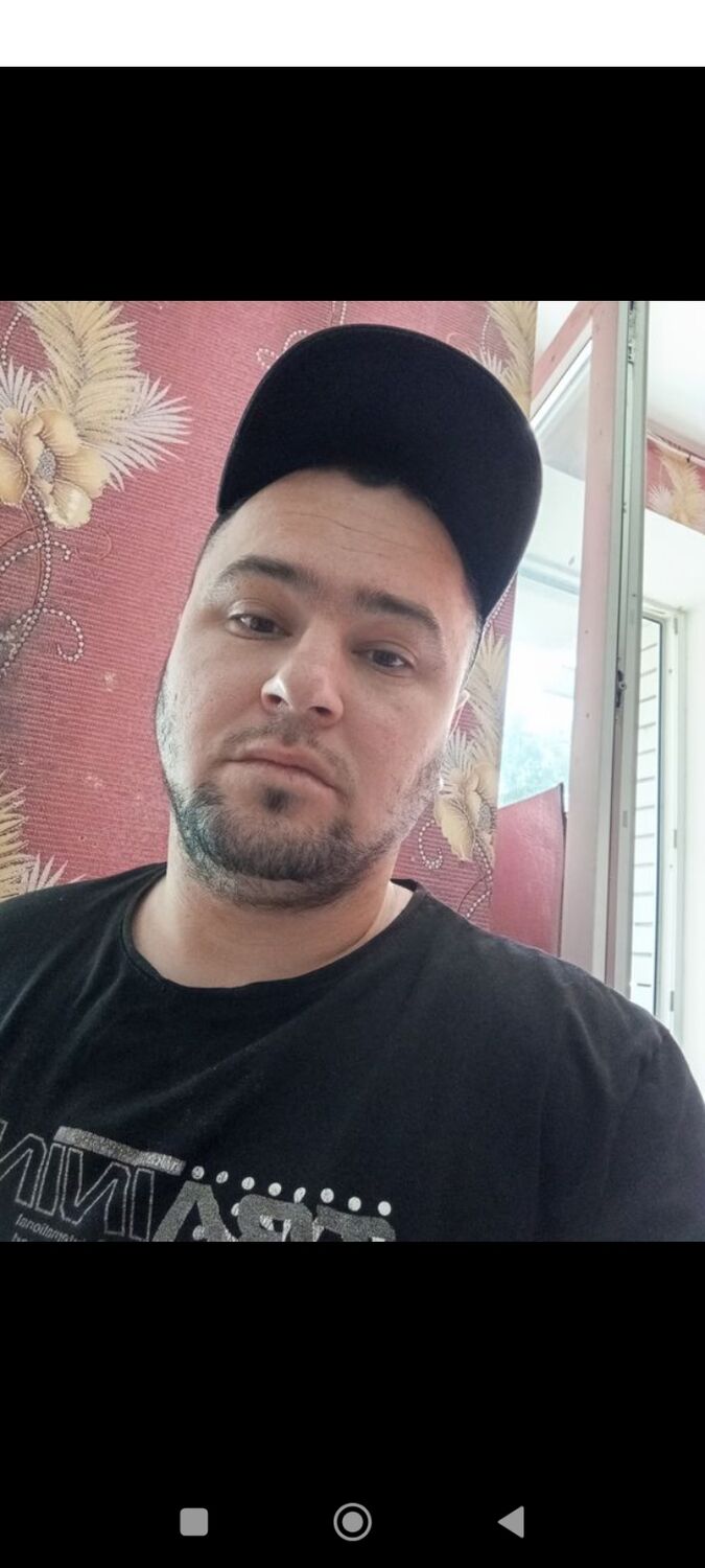 52756750  Viktor, 29 ,    