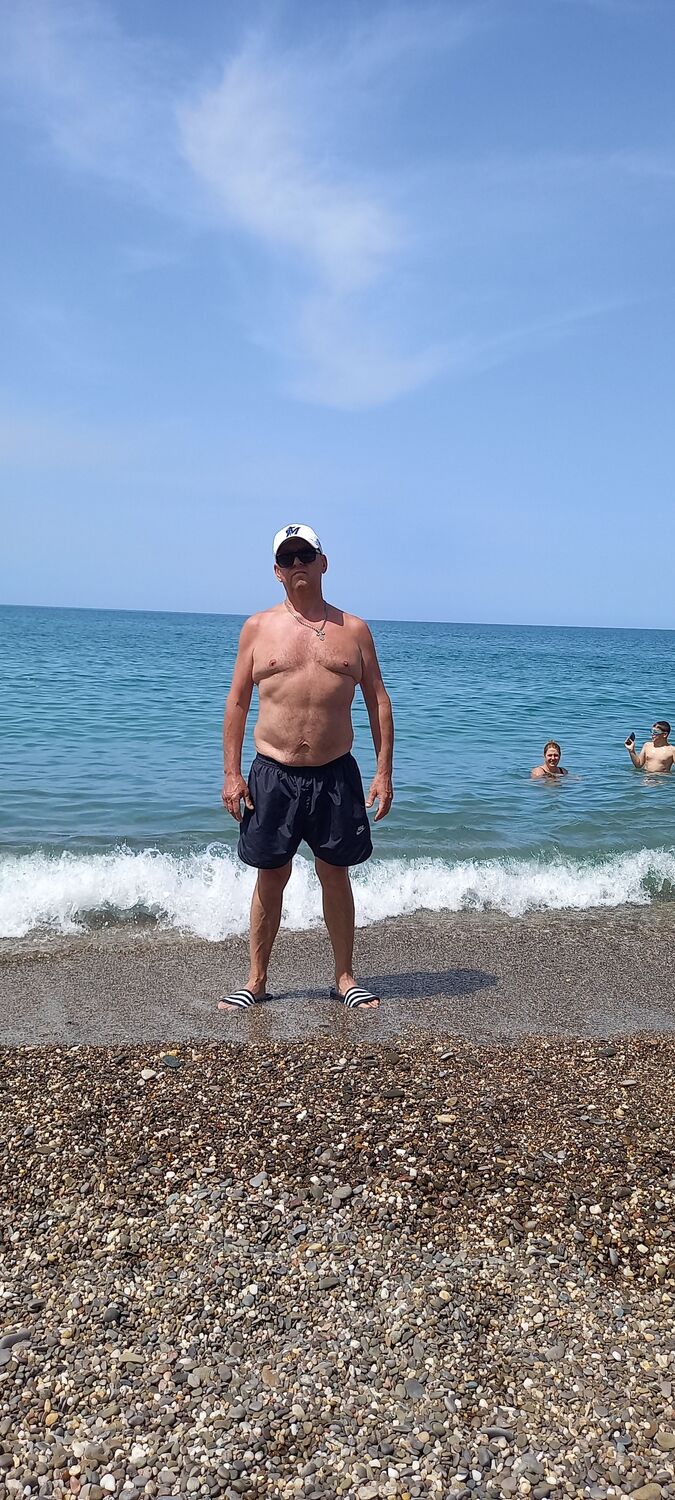  43821660  Oleg, 57 ,    