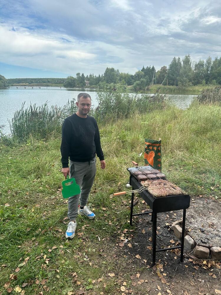  51110660  Dmitri, 43 ,    