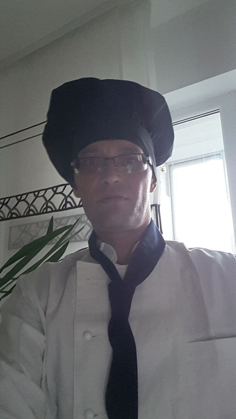  24714490  Sergej, 54 ,    