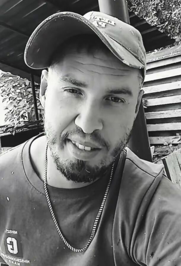  53374040  Anton, 33 ,    