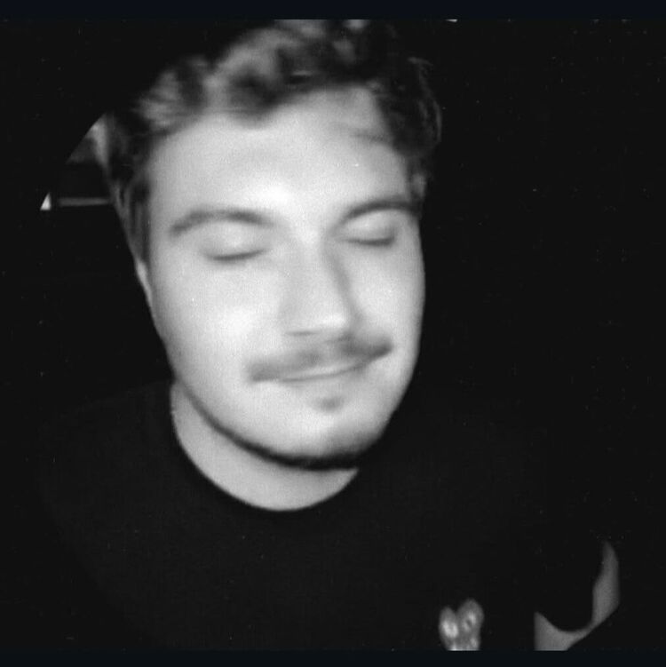  54441210  Daniil, 26 ,    