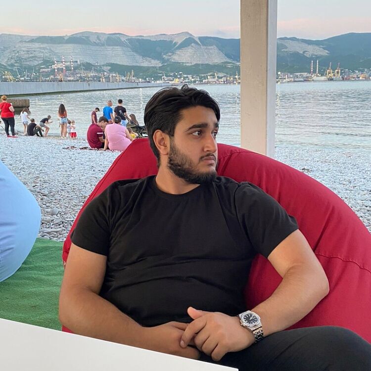  27435840  Yura, 27 ,    