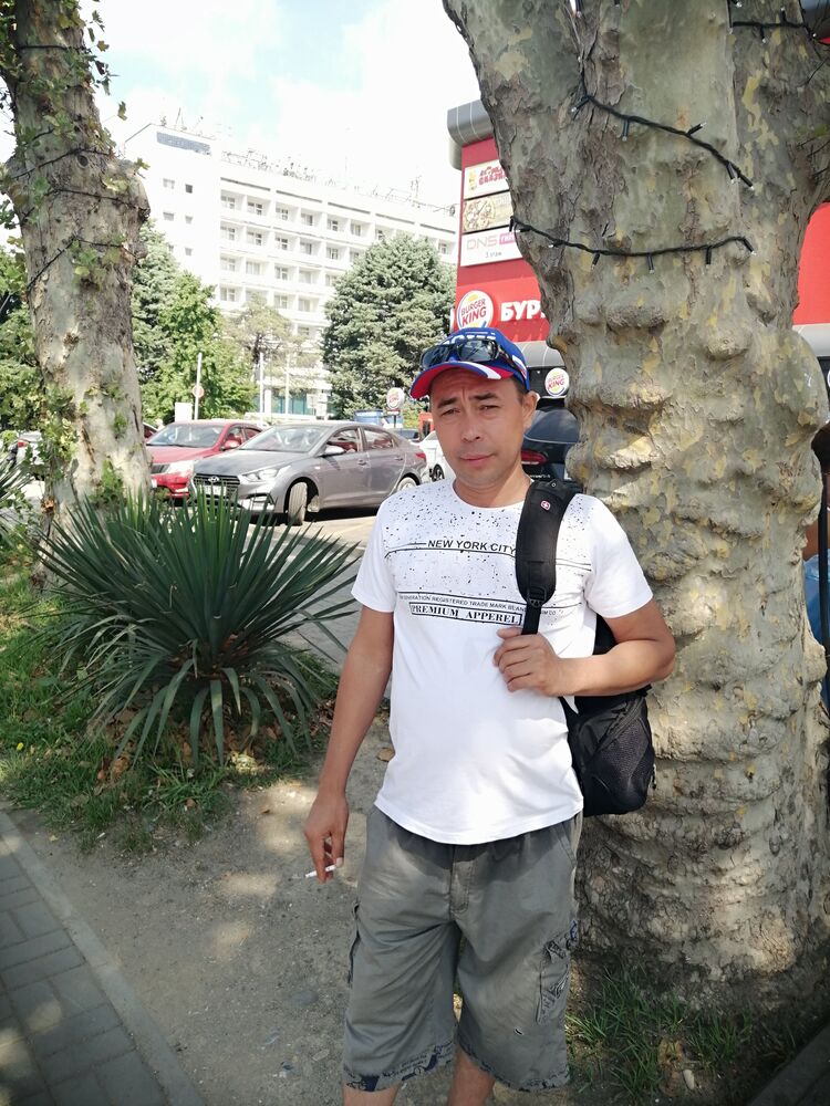  42139890  Artur, 48 ,    