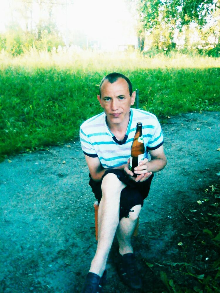  ,   Leonid, 44 ,   