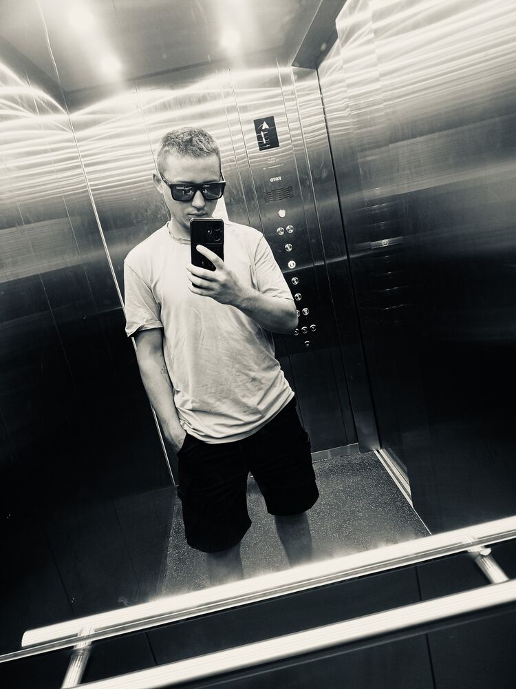  53823700  KASPER, 22 ,    