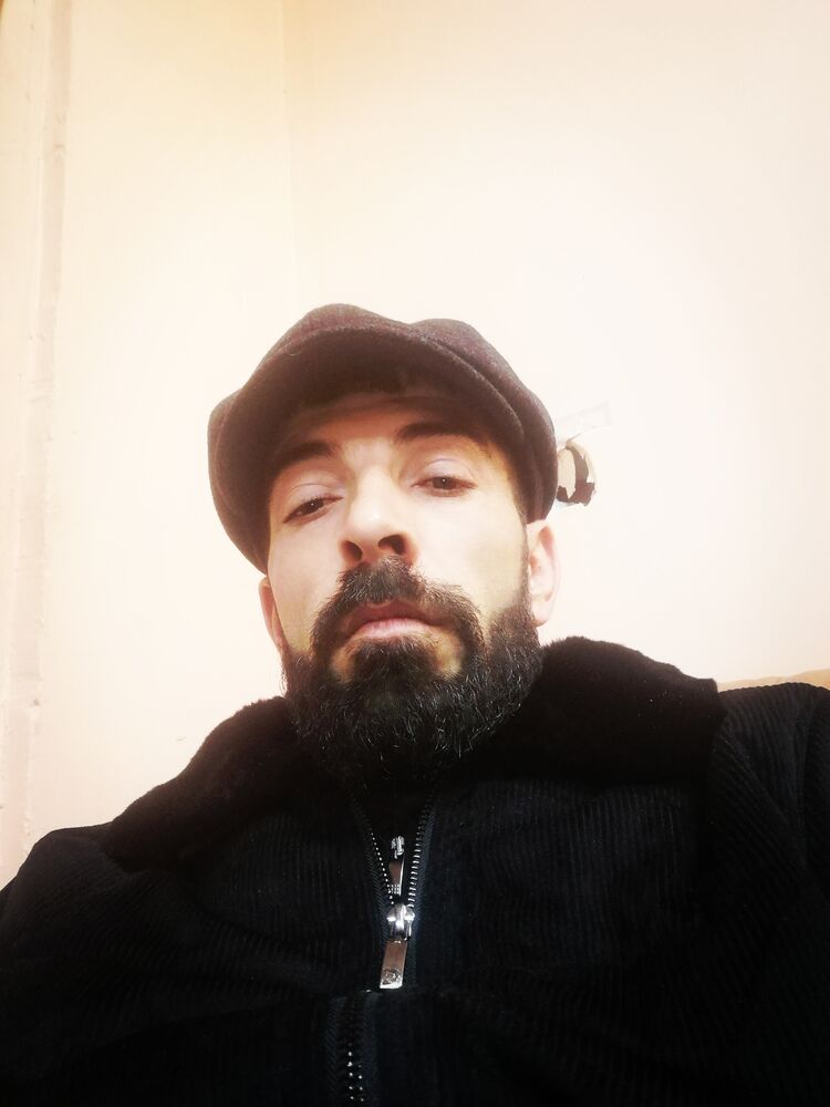  48842290  David, 33 ,    