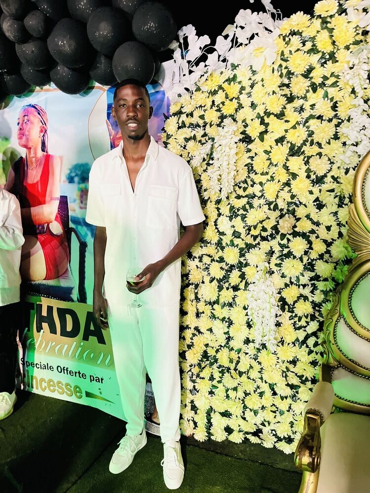  54015380  Alexandre, 27 ,    