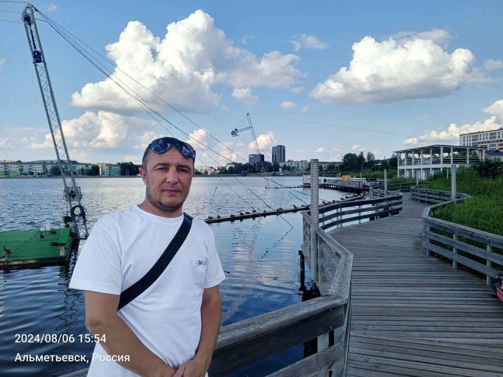  45243620  Leonid, 41 ,    