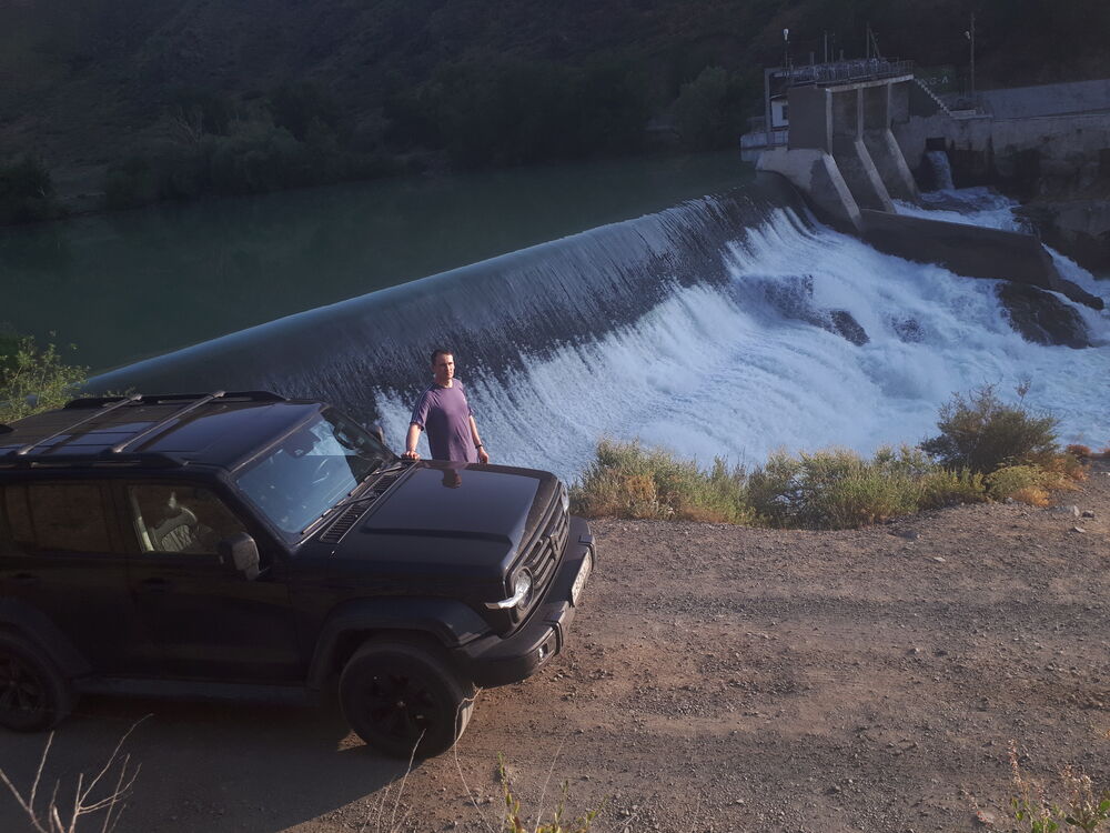  52100490  Roman, 37 ,    