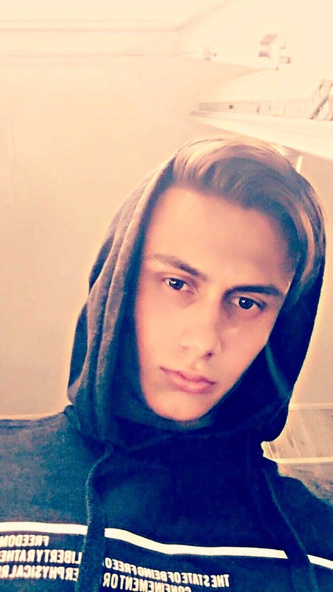  15050070  Vlad, 24 ,    